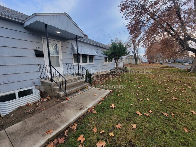 Building Photo - 400/402 Barth Ave