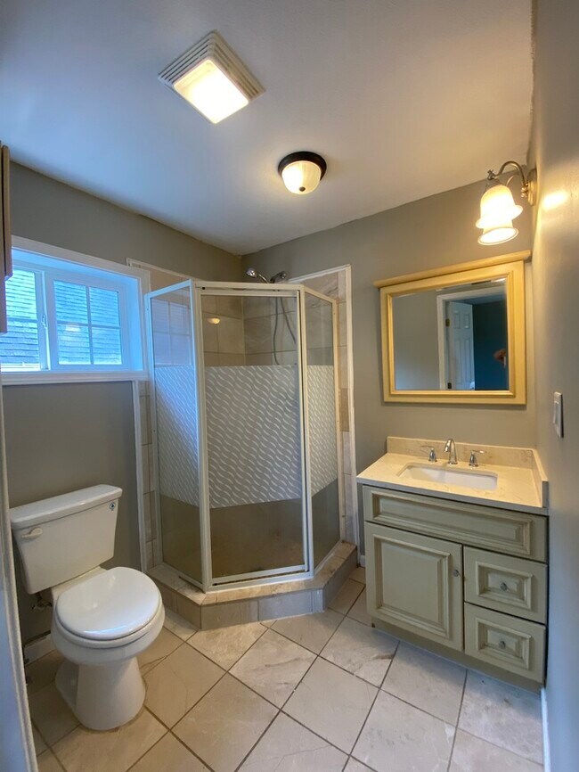 Building Photo - Gorgeous 3/4 bedroom 3 bath house for rent!