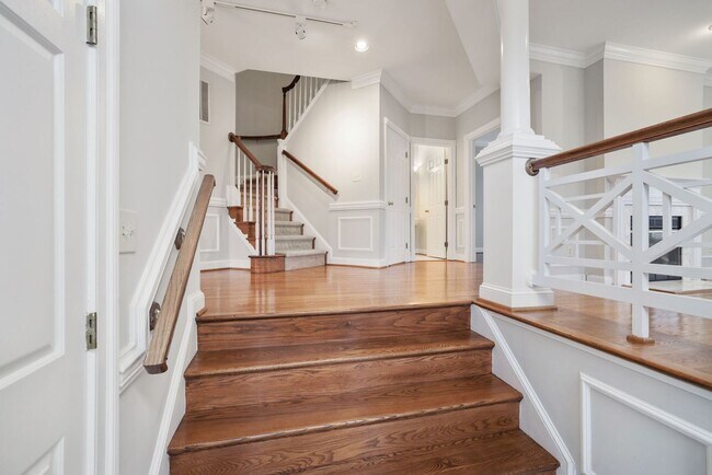 Building Photo - 3 Bedroom 3.5 Bathroom Townhouse// Vienna/...