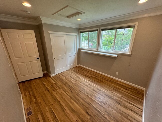 Building Photo - Executive 5-Bedroom Home ten Minutes from the University of Utah and Medical Center!