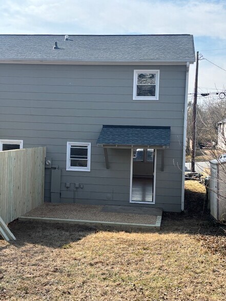 Building Photo - 809 Montrose Ave