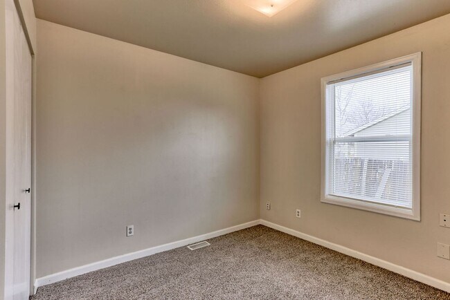 Building Photo - Charming West Fort Collins Rental!
