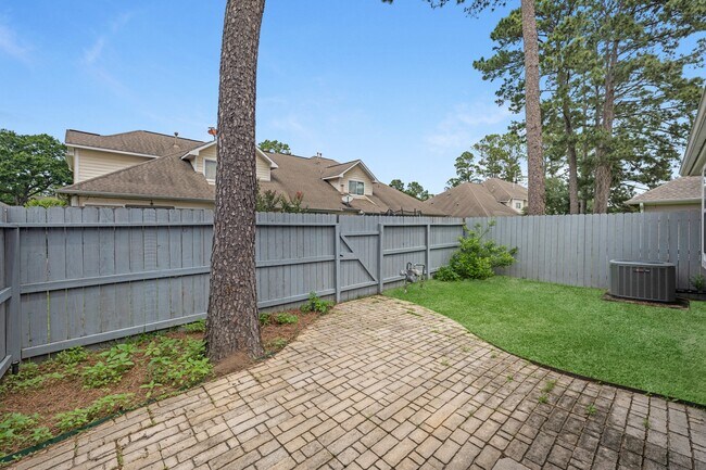Building Photo - 2034 Que Manor Dr