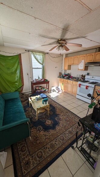 Primary Photo - 52 Fisher Ave