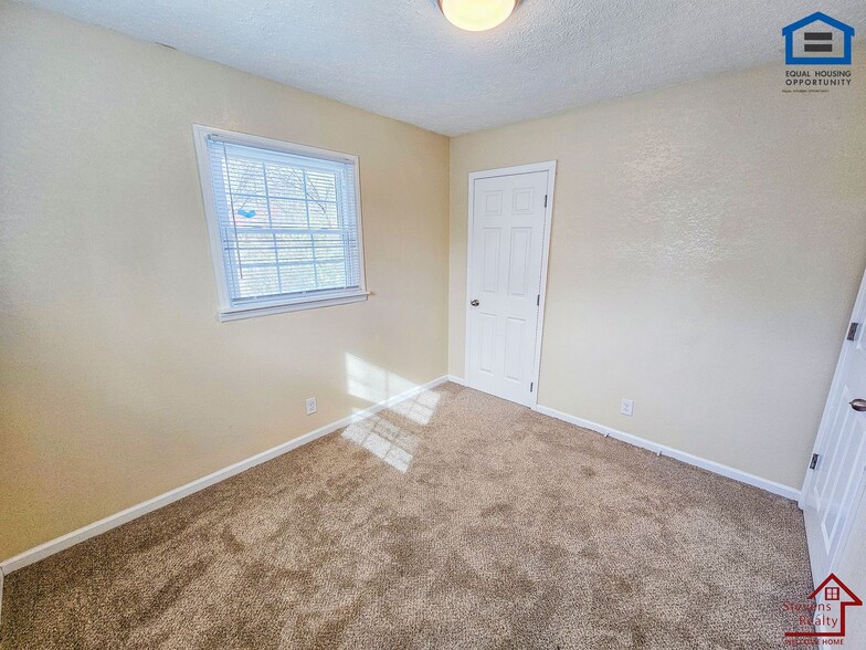 Building Photo - 1936 Bouton Bend