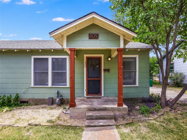 Primary Photo - CHARM and LOCATION!