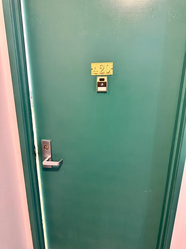 Building Photo - Churchill Apartments