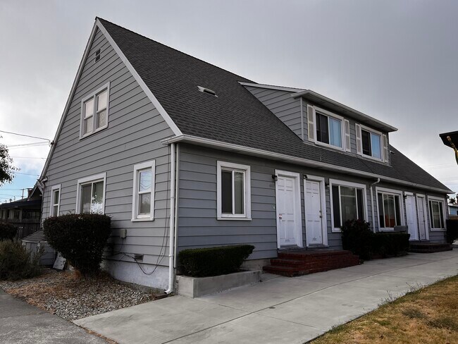 Primary Photo - 6121 Fresno Ave