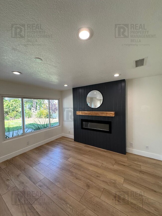 Building Photo - Resort-Style Living in Temecula – Pool Home with Designer Upgrades & 3-Car Garage