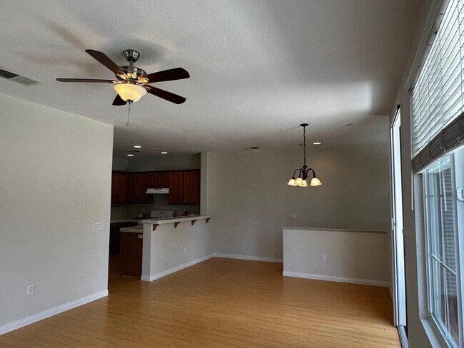 Building Photo - 310 Sunset Way