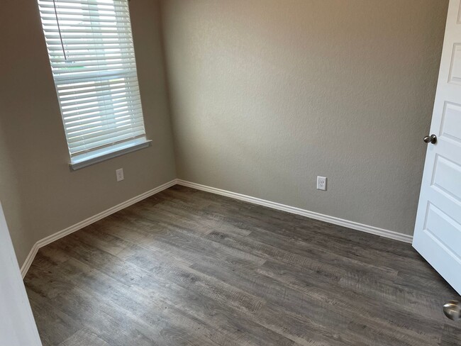 Building Photo - *Pre-leasing* Three Bedroom | Two Bath Hom...