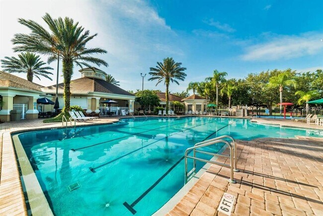 Building Photo - 2300 Silver Palm Dr
