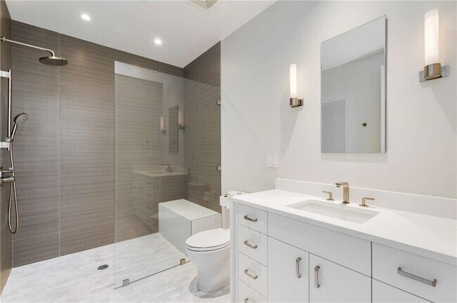 Building Photo - 3376 Peachtree Rd NE