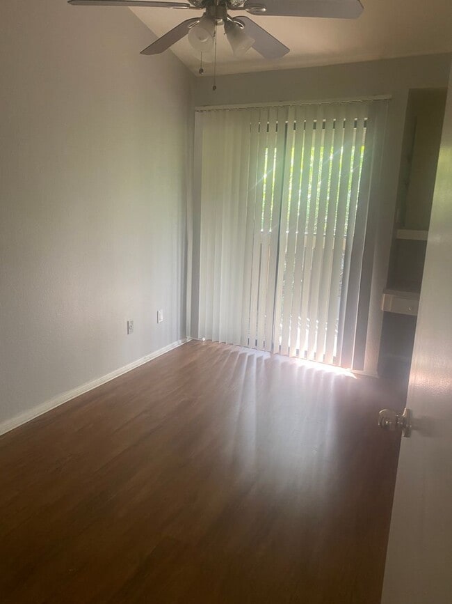 Building Photo - LAW SCHOOL SPECIAL - 1BD PLUS STUDY / 2BD/1BA