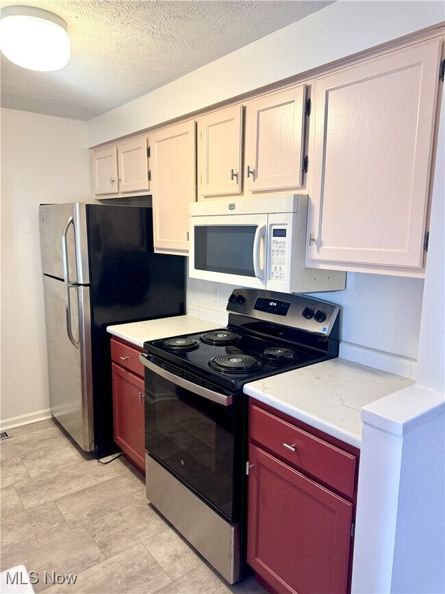 Building Photo - 1085 Sunhaven Dr