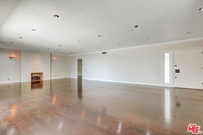 Building Photo - 2200 Outpost Dr