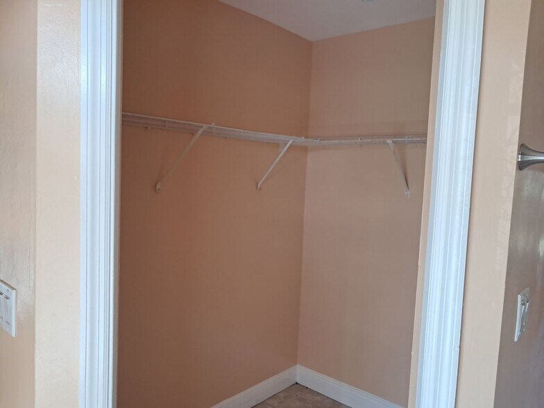 Building Photo - Beautiful Lehigh Home *** $500 off 1st month rent ***