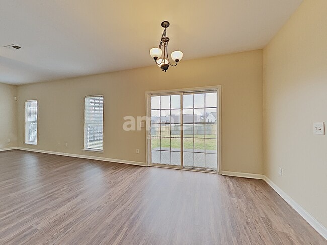 Building Photo - 1039 Vanguard Dr