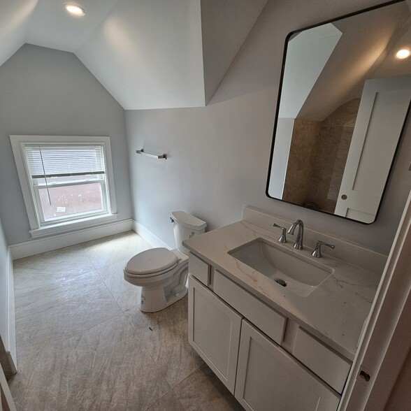 Building Photo - 28 Brooks St