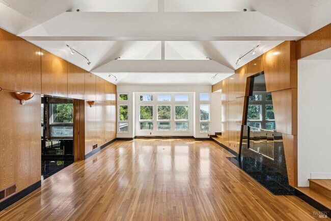 Building Photo - 95 Spring Ln