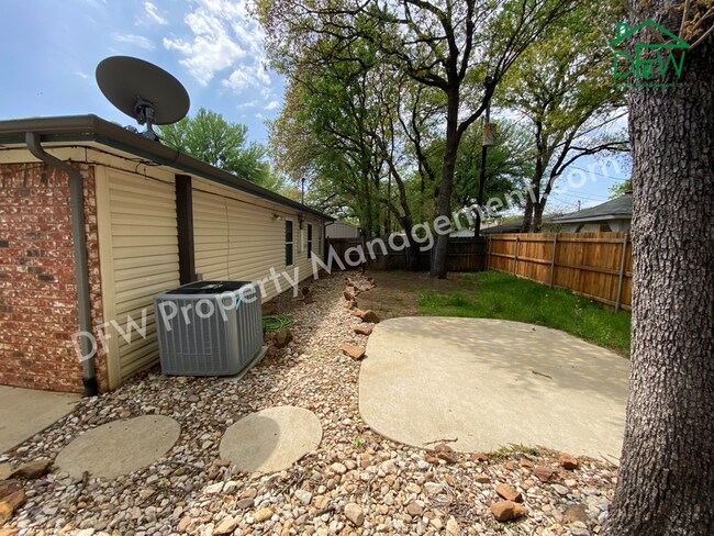 Building Photo - 1116 Hidden Creek Dr