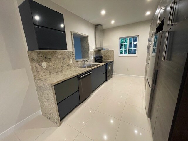 Kitchen - 7820 Carlyle Ave
