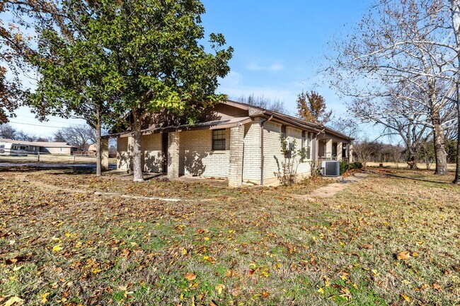 Building Photo - Blissful in Burleson ISD