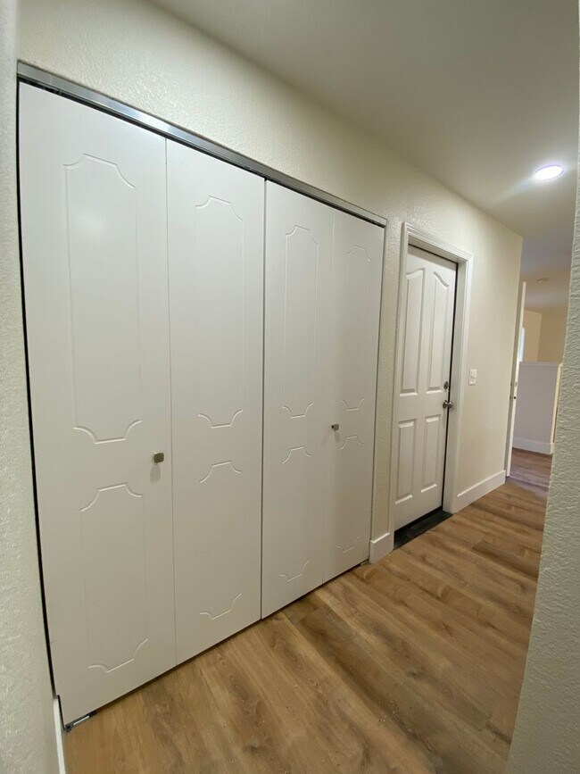 Building Photo - COMING SOON - Wonderful 4 bedroom/2 bath house - Updated throughout!