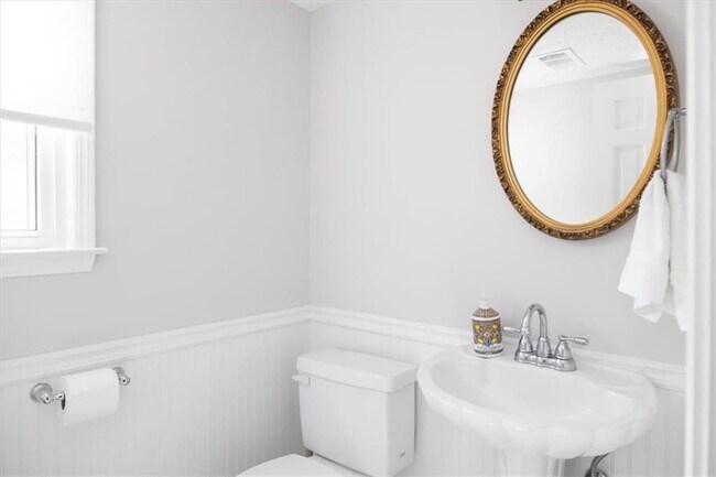 Building Photo - 4989 Kingswood Dr