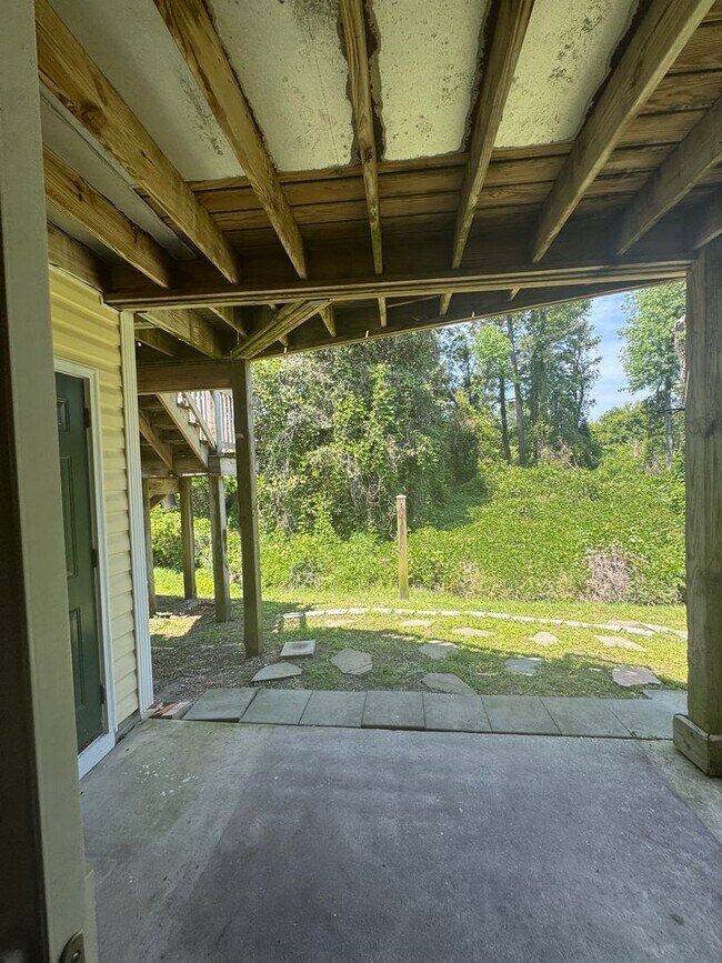Building Photo - McClelland Drive Unit 102