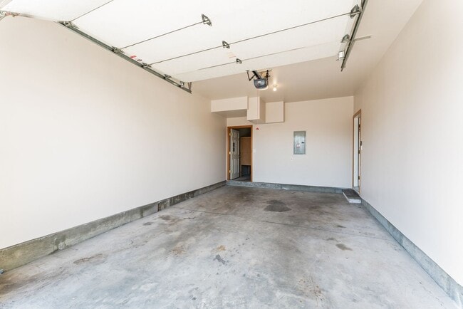 Building Photo - Live in Redmond Oregon