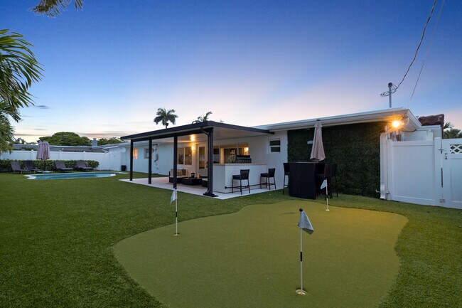 Building Photo - 2862 NE 35th Ct