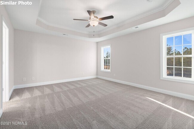 Building Photo - 4 Bedroom with flex space