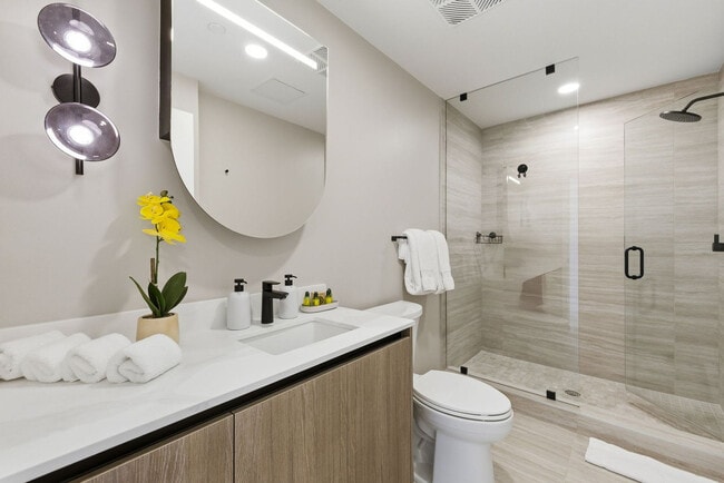 Building Photo - 580 72nd St