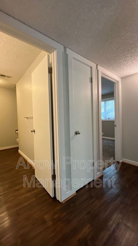 Building Photo - 320 Lincoln St