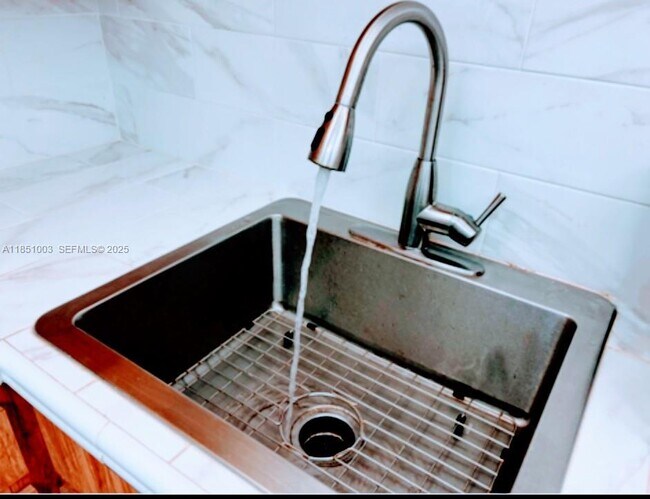 Building Photo - 2030 S Ocean Dr