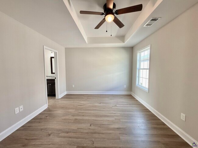 Building Photo - 212 Beau Claire Cir