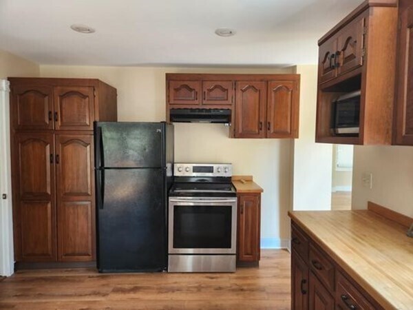 Building Photo - 291 Main St