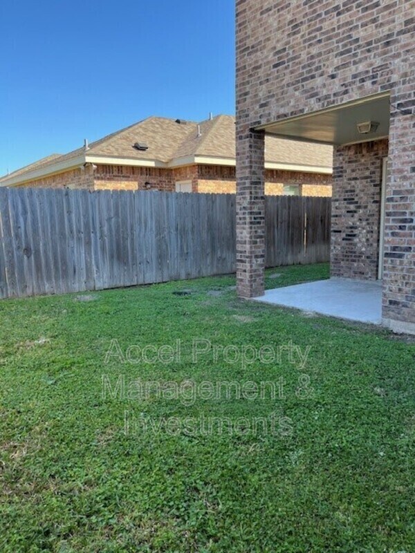 Building Photo - 2607 E Eisenhower Ave