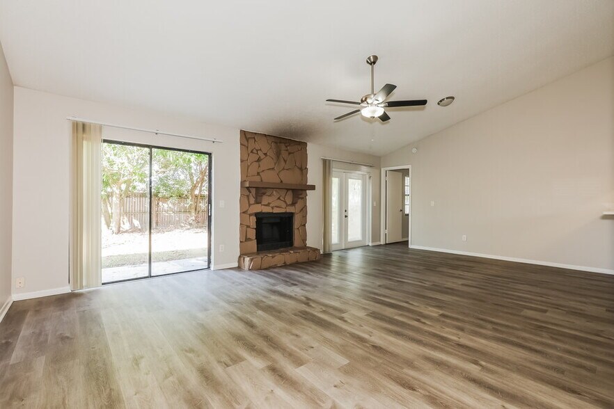 Building Photo - 831 Sunridge Point Dr
