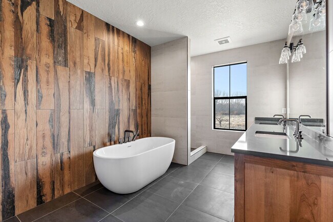 Building Photo - 98 S Carbon Rivet Ave