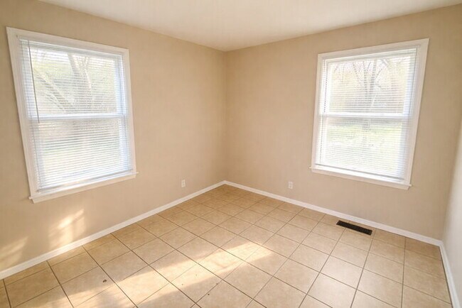 Building Photo - West/Wayne Township!