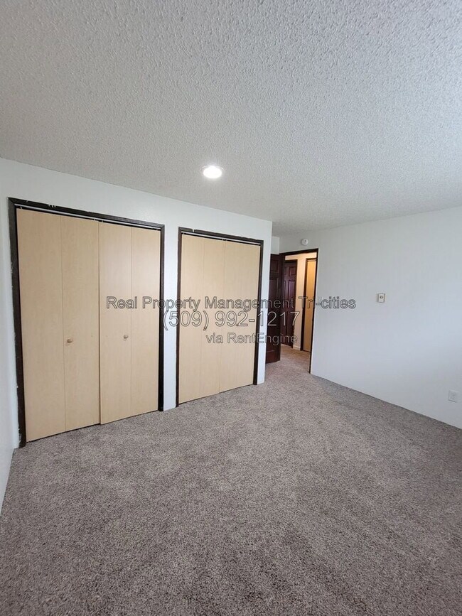 Building Photo - 1102 S Olympia Pl