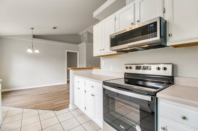 Building Photo - 1015 Sable Dr