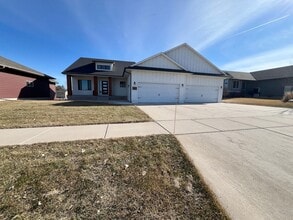 Building Photo - 4 Bed/3.5 Bath with 4 Stall Heated Garage!