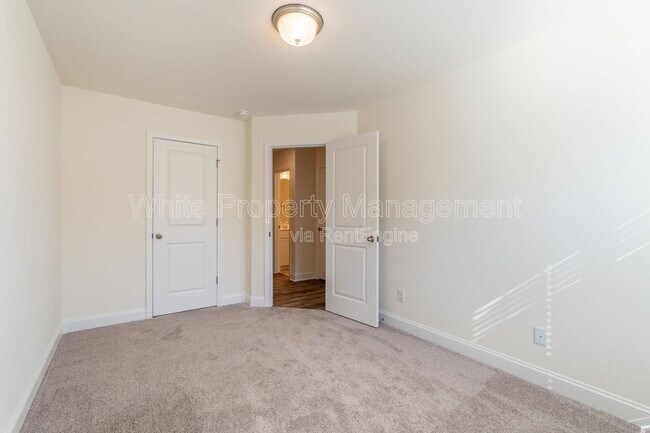 Building Photo - 1556 Cedar Tree Dr