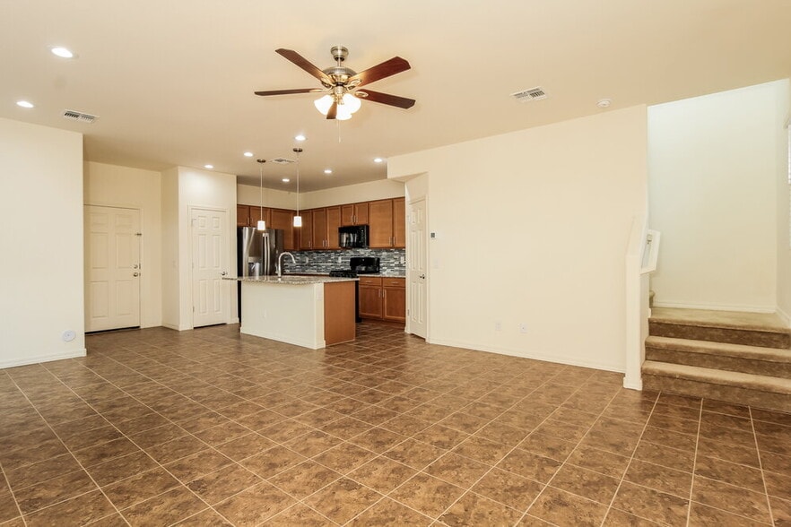 Building Photo - 3815 S 58th Ln