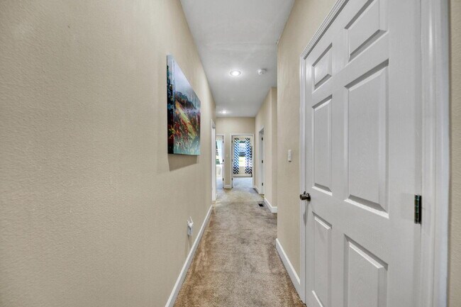 Building Photo - 511 Arbor Lake Dr