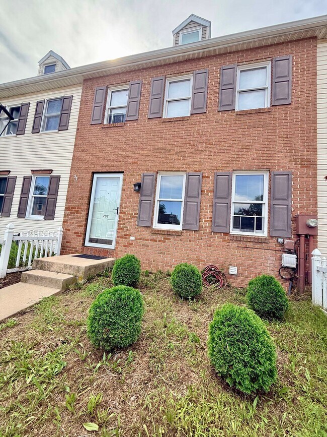 Building Photo - 202 Heatherwood Dr