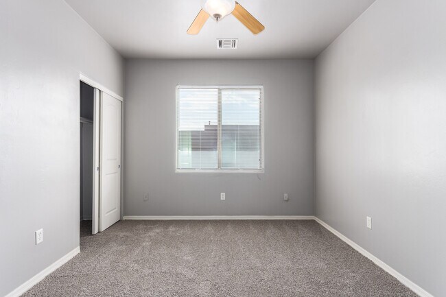 Building Photo - 10335 N Tall Cotton Dr